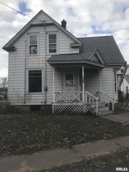 122 N Pine St, Davenport, IA 52802