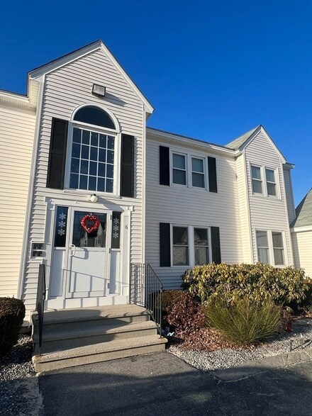 60 Florry Dr Unit 22, Dracut, MA 01826