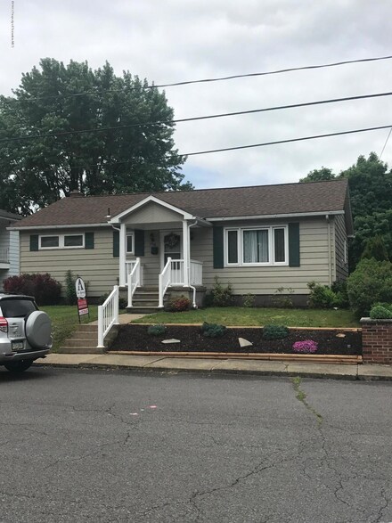 206 Smith St, Old Forge, PA 18518