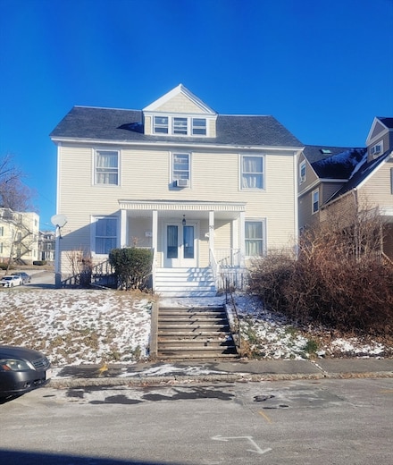 52 Huntington St, Lowell, MA 01852
