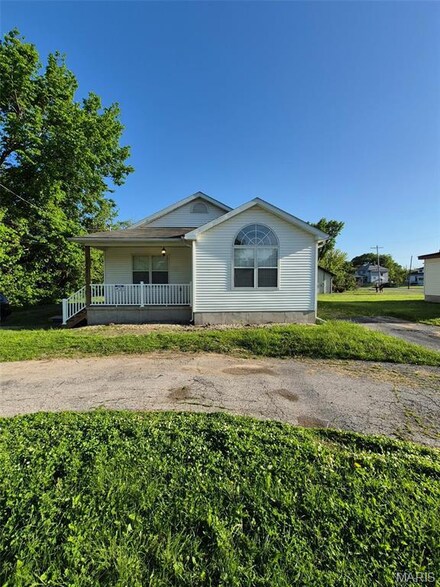 2205 Moore St, Alton, IL 62002
