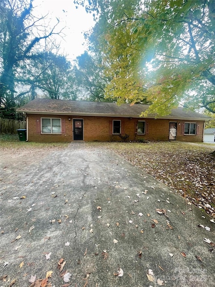 508 E Maine Ave, Bessemer City, NC 28016