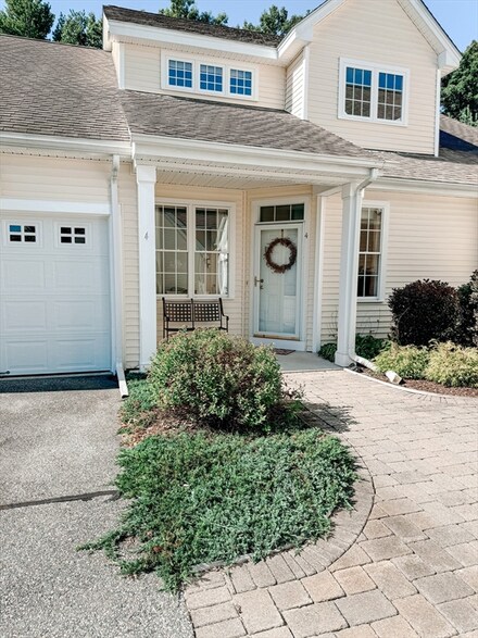4 Emerald Ct, Tewksbury, MA 01876