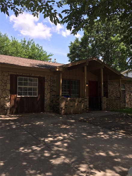 413 Glenhaven Dr, Azle, TX 76020