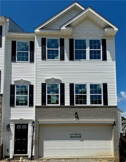 179 Lockheed Dr, Moon Township, PA 15108