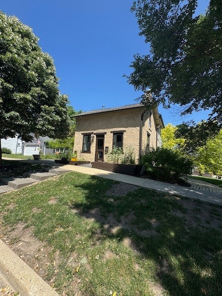 606 Cedar St, Saint Charles, IL 60174