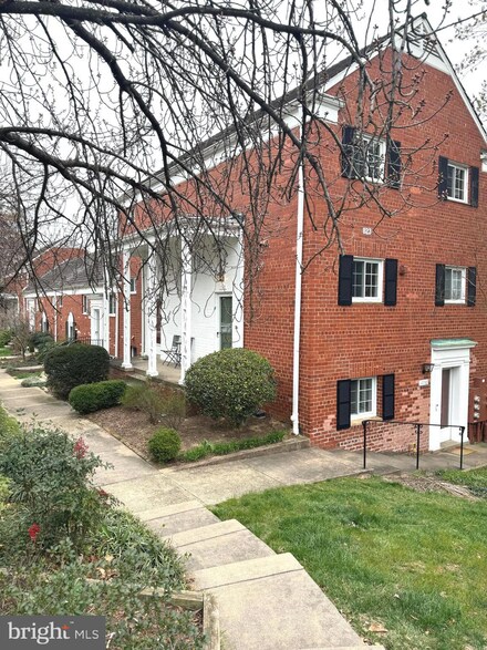 1766 Preston Rd, Alexandria, VA 22302