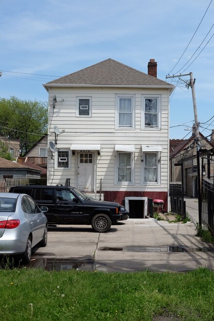 2015 N Kedvale Ave, Chicago, IL 60639