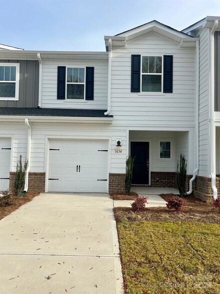 1634 Village Grove Ln, Monroe, NC 28110
