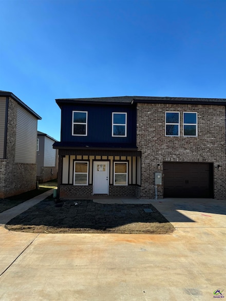 306 Beau Claire Cir, Byron, GA 31008