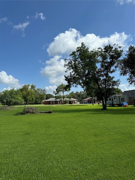 115 Deaton St, Jones Creek, TX 77541