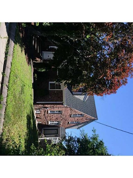 52 Harding Ave, Johnston, RI 02919