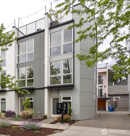 2612 SW Nevada St, Seattle, WA 98126