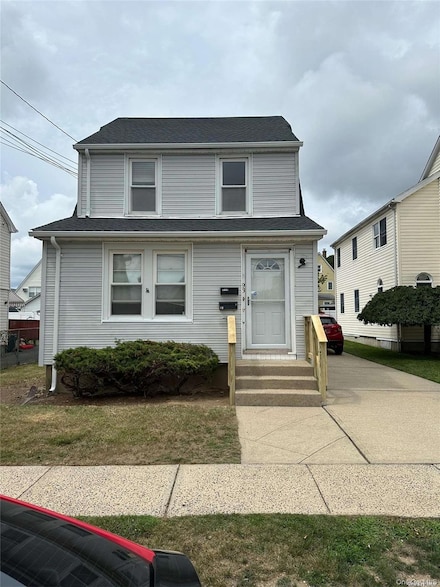 93 Lehigh St, Williston Park, NY 11596