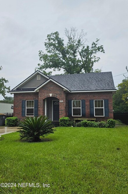 2434 Susan Badger Cir, Jacksonville, FL 32209