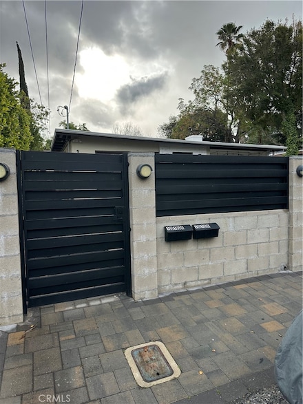 10156 Jardine Ave, Sunland, CA 91040