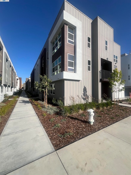 2015 Stanford St, Alameda, CA 94501