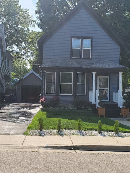 50 Leonard St, Elgin, IL 60123