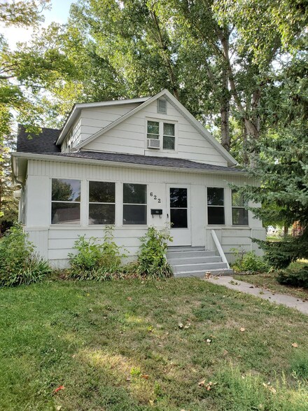 622 S Ash St, Crookston, MN 56716