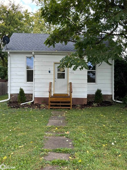 406 N B St, Fairfield, IA 52556