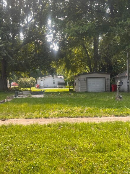 304 West St, Argos, IN 46501