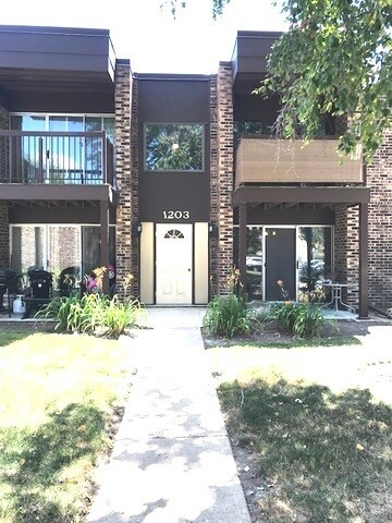 1203 Pleasant Run Dr Unit 111, Wheeling, IL 60090