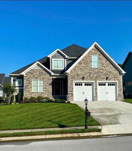 2321 Weeping Willow Dr, Ooltewah, TN 37363