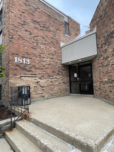 1813 Hemlock Place Unit 206, Schaumburg, IL 60173