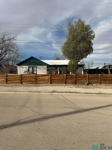 2606 Utah St, Carlsbad, NM 88220