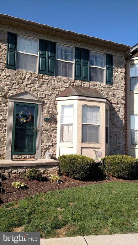 410 Cobblestone Ln, Lancaster, PA 17601