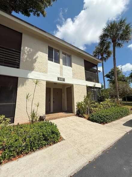107 Gardens Dr Unit 206, Pompano Beach, FL 33069