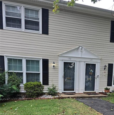 122 Towne Square Dr, Newport News, VA 23607