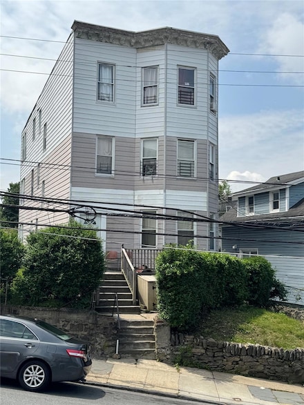 242 Elm St, Yonkers, NY 10701
