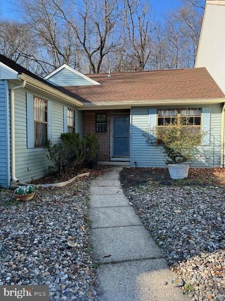 10 Stanwood Ct, Medford, NJ 08055