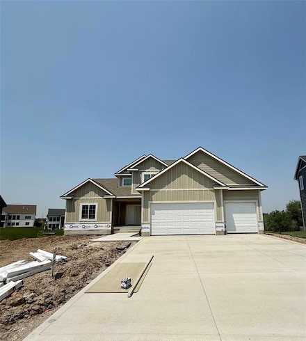 2313 Green Leaf Cir, Norwalk, IA 50211
