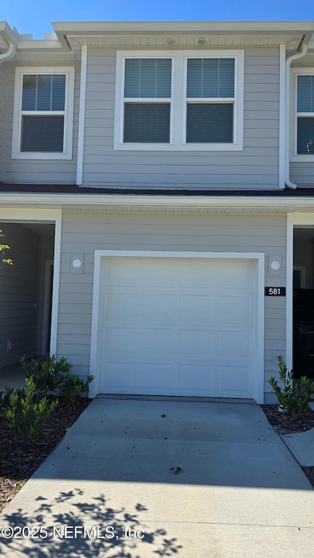 581 Holly Lakes Dr, Orange Park, FL 32073