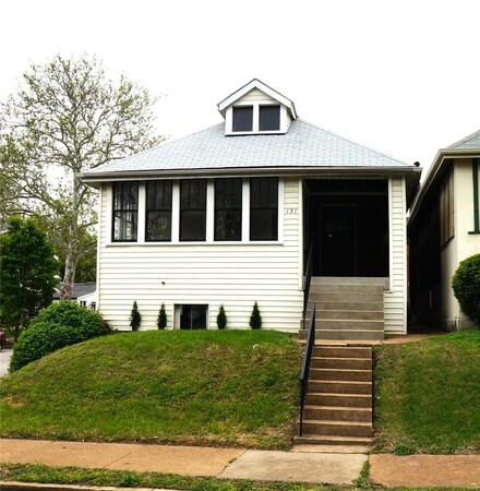 121 Bates St, Saint Louis, MO 63111