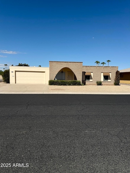 14202 N Lakeforest Dr, Sun City, AZ 85351