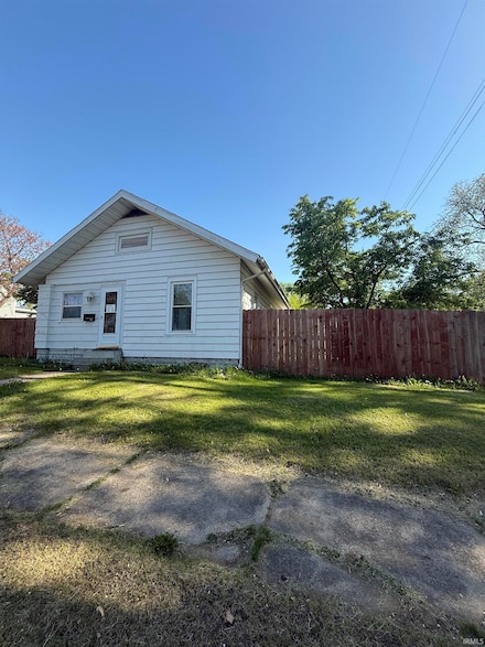 517 E 12th St, Rochester, IN 46975