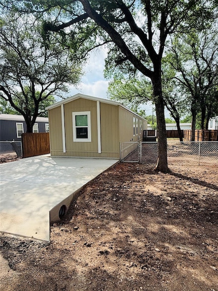 3003 Elmwood Dr, Granbury, TX 76048