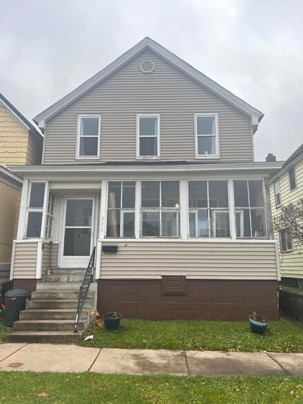711 Brown St, Sault Sainte Marie, MI 49783