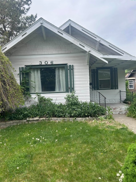 306 Cedar St, Grandview, WA 98930