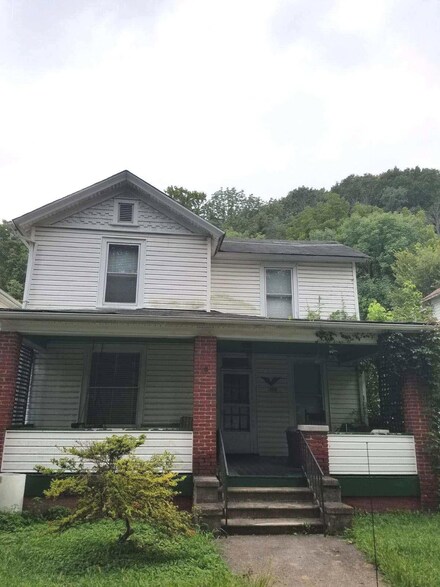 309 Roxbury St, Clifton Forge, VA 24422