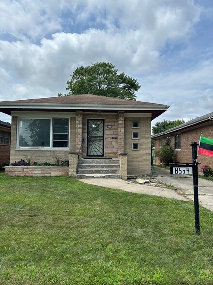 8554 S Michigan Ave, Chicago, IL 60619