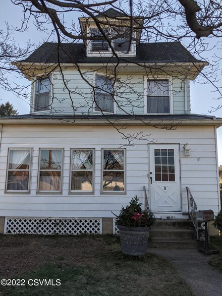1542 3rd Ave, Berwick, PA 18603