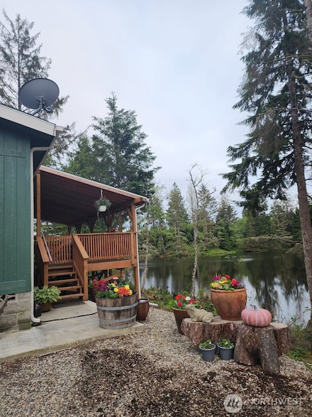 4 Lakeview Ln, Bay Center, WA 98527