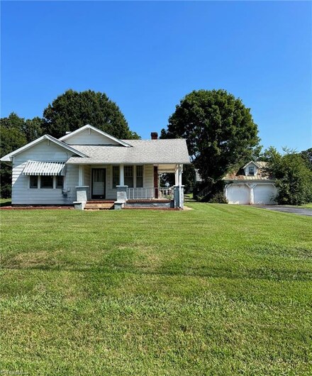 614 Wayside Dr, Winston Salem, NC 27107