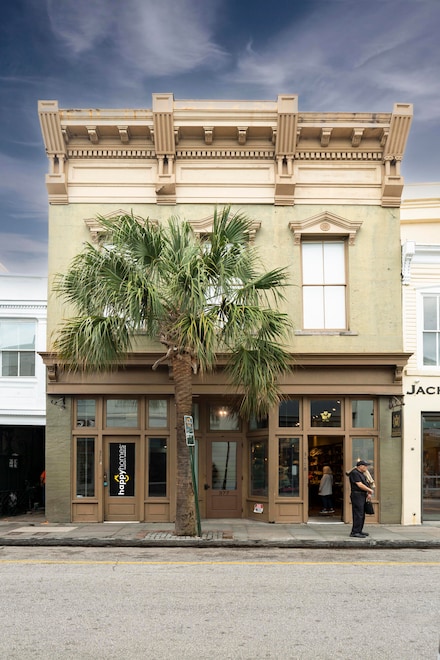 377 King St Unit 206, Charleston, SC 29401