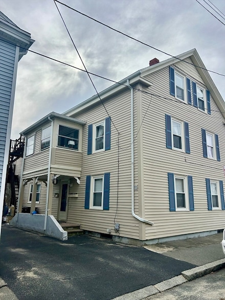 15 Burnside St Unit 2, Salem, MA 01970