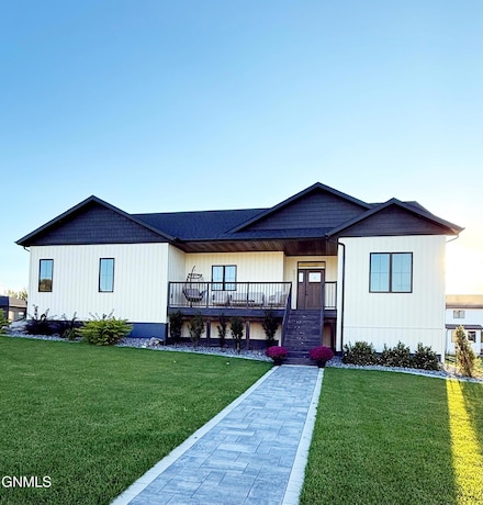 5411 Titanium Dr, Bismarck, ND 58503